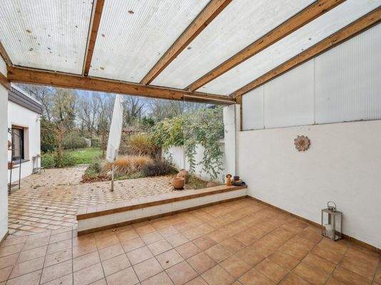 überdachte Terrasse