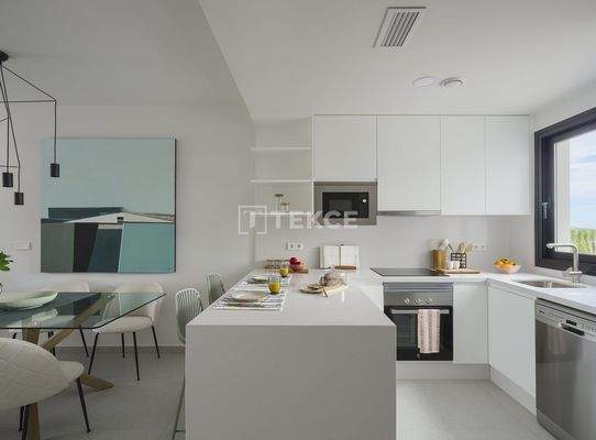 Townhouses with Unparalleled Golf Course Views in Murcia