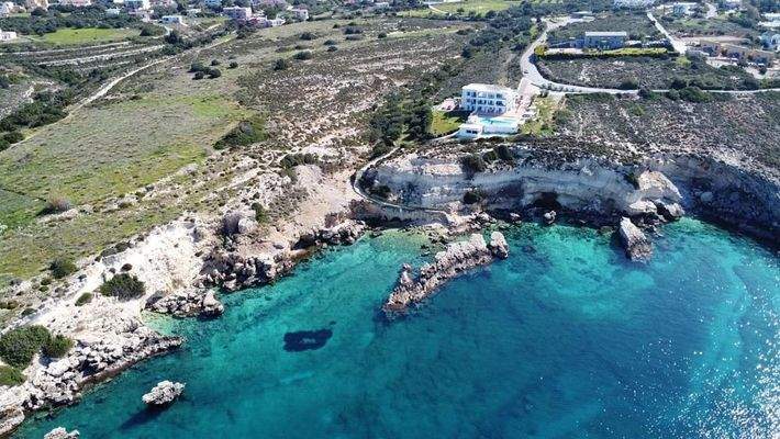 Kreta, Chorafakia Chania: Grosses Grundstück direkt am Meer mit unvergleichlichem Meerblick zu verkaufen