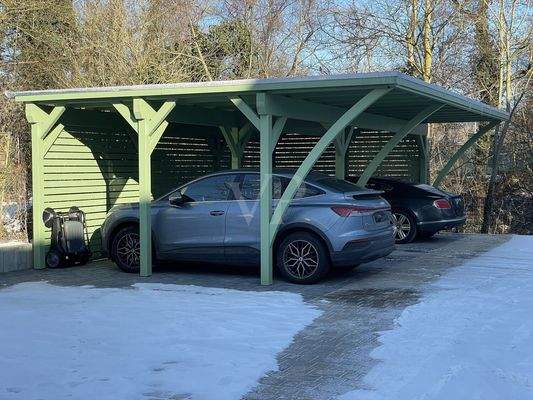 Carport und Aussenstellplatz