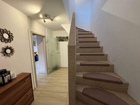 Treppe ins Obergeschoss