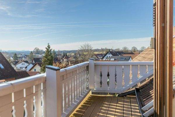 Wohnen über dem See – Charmante Maisonettewohnung mit Alpenpanorama