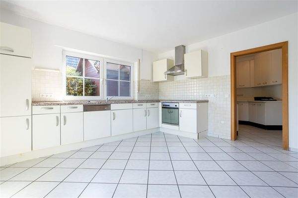 Küche im EG mitZugang zum HWR