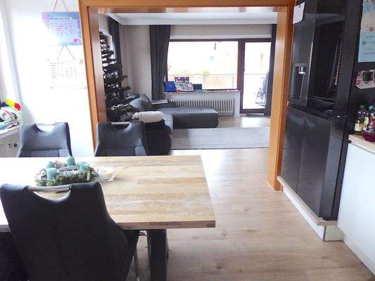 Küche und Wohnbereich Wohnung vorne