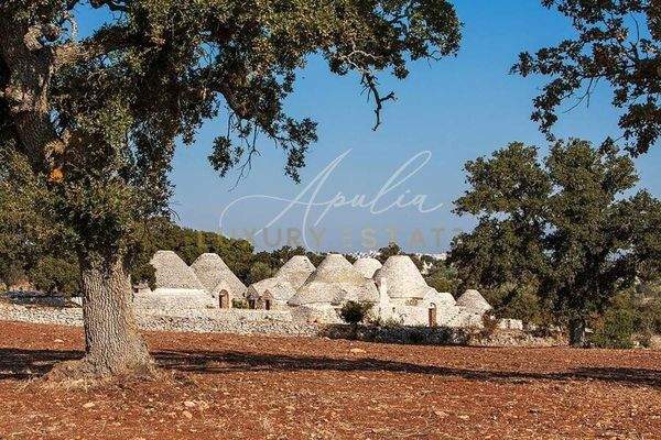 Trulli aus dem 17. Jahrhundert mit Pool