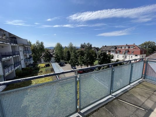 ... zum Balkon mit herrlichem Ausblick!