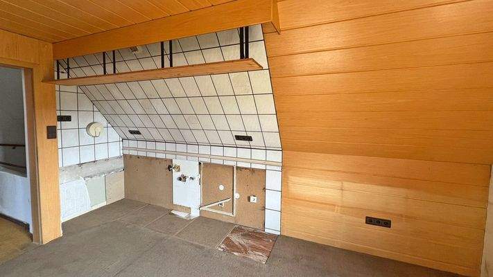 Ehemalige Küchenzeile im jetztigen Schlafzimmer  Dachgeschoss