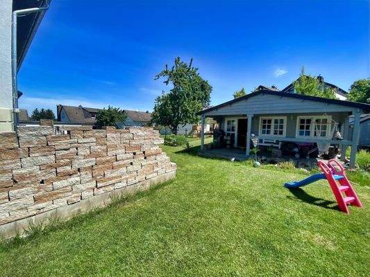 Garten mit Gartenhaus