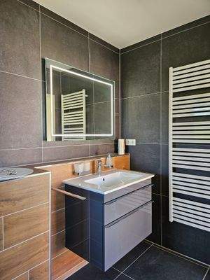 1. OG - Wellnessbad mit hochwertiger Ausstattung