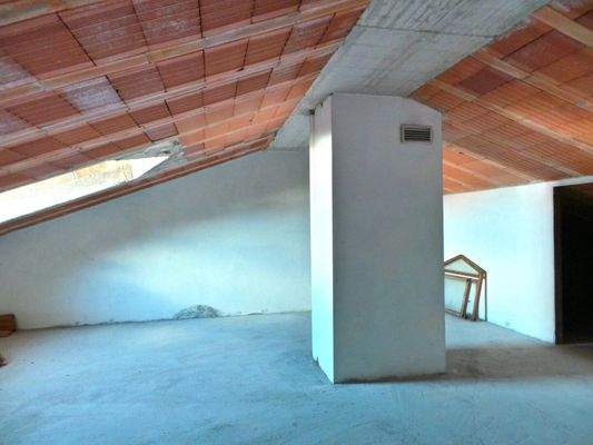 Haus in Udine mit schönem Garten und Garage