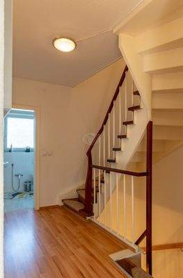 Flur mit Geschosstreppe OG