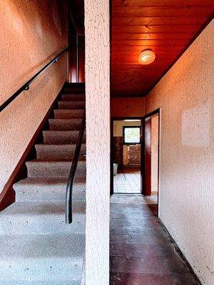 Treppenaufgang - Flur EG