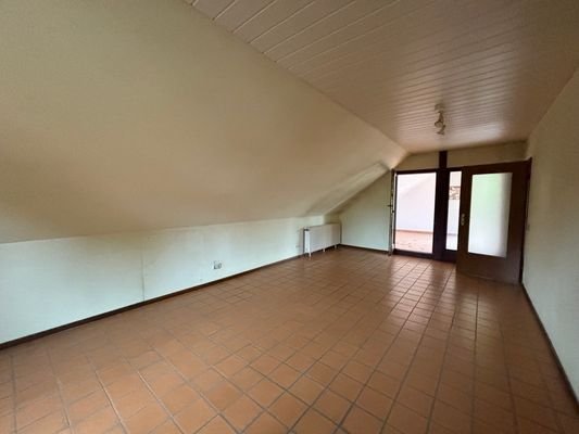 Zimmer im OG mit Loggiazugang