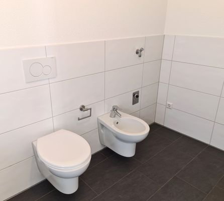 WC und Bidet im Bad