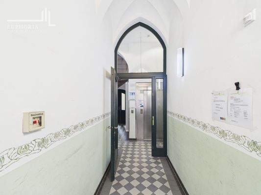 CAM03352G0-PR0052-STILL002