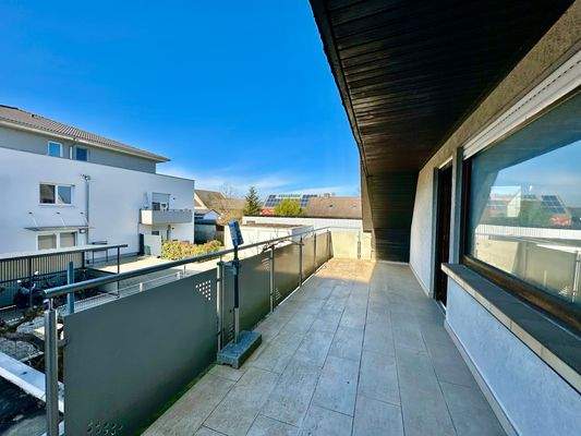 Moderner Balkon mit schöner Aussicht