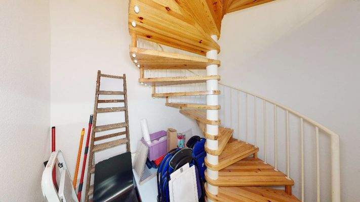 Treppenaufgang vom Keller zum Erdgeschoss