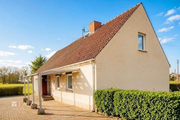 Hausansicht - Gestaltungsvorschlag (KI generiert)