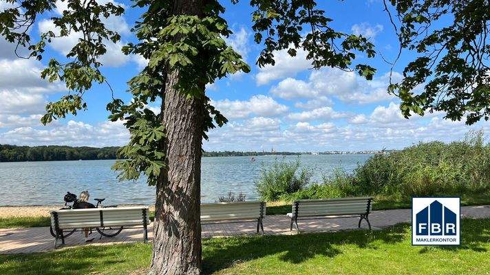Nur einen Steinwurf entfernt - Der Zippendorfer Strand