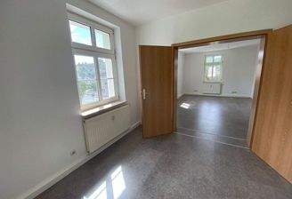 Family-Wohnküche mit Durchgang