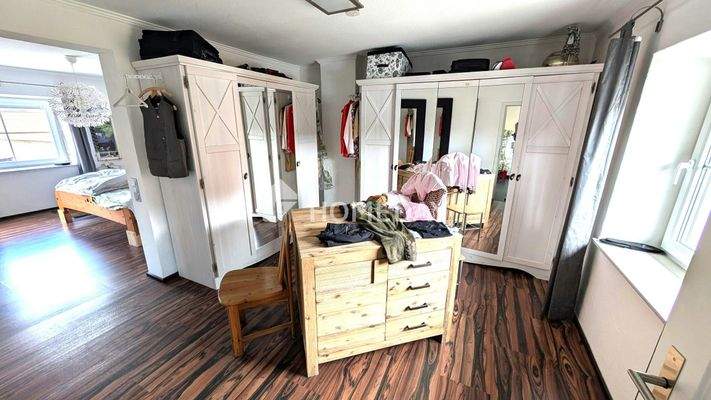 1. OG Ankleidezimmer 1