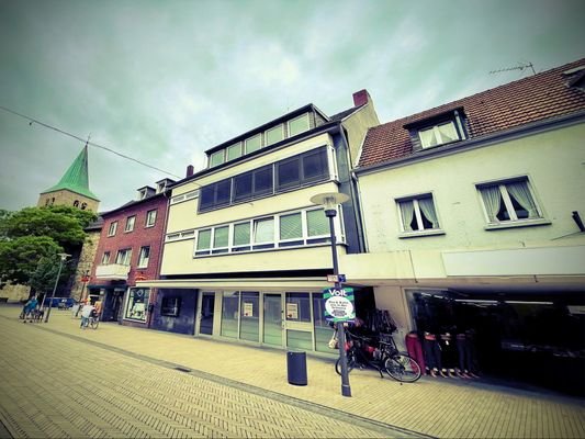 Fassade von rechts-LOMO