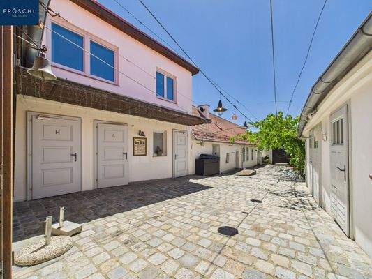 Innenhofansicht Richtung Eingang