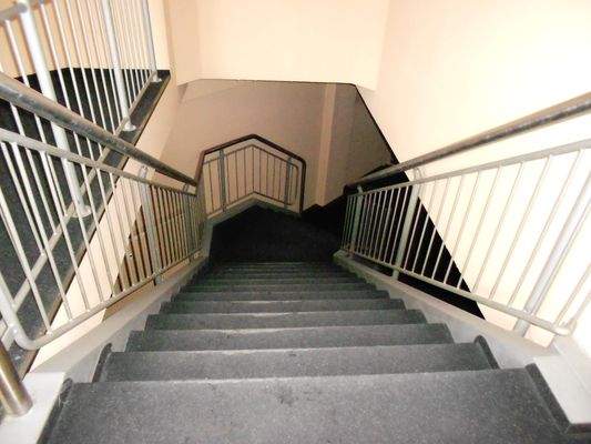 Treppe zum Untergeschoss