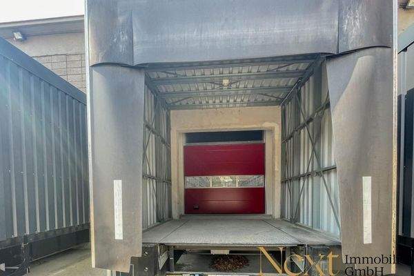 Andockrampe mit Rolltor