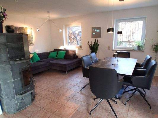 Wohn-Essbereich mit gemütlichem Kamin