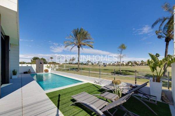 Stylish 3-Bedroom Houses in a Golf Resort in Pilar de la Horadada