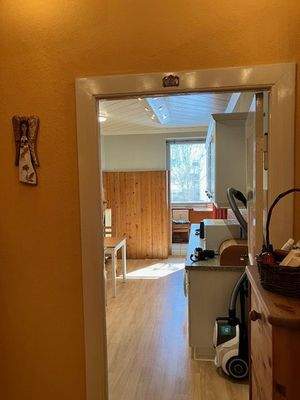 Flur Blick zur Küche.jpg