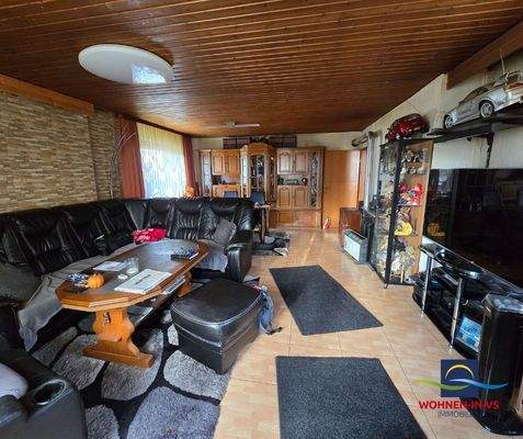 Wohnzimmer von Balkontür ausgesehen