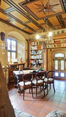 Rittersaal Bibliothek 1.jpeg