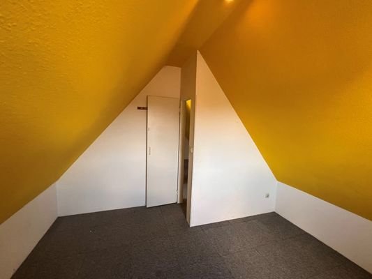 Raum 2 im Spitzboden