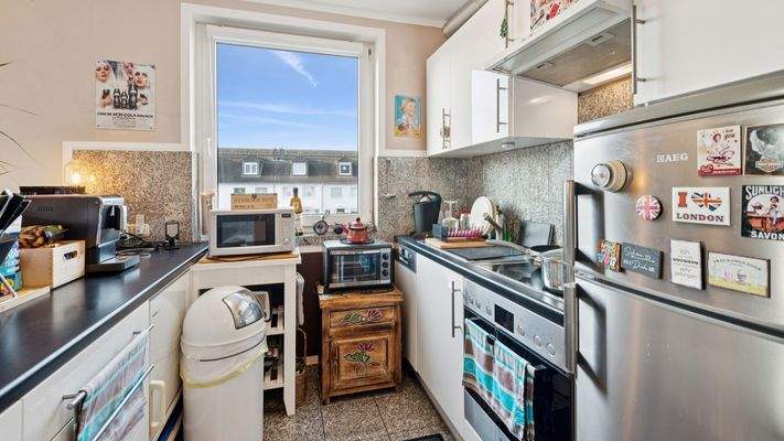 Küche mit Einbauküche