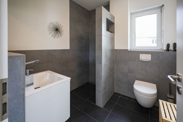 Badezimmer EG