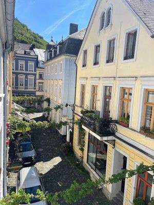 Blick aus dem 2. OG in die Gasse 