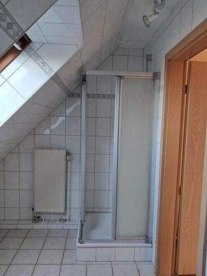 Dusche im Badezimmer