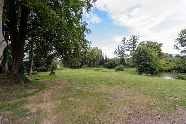 weitläufiges Grundstück