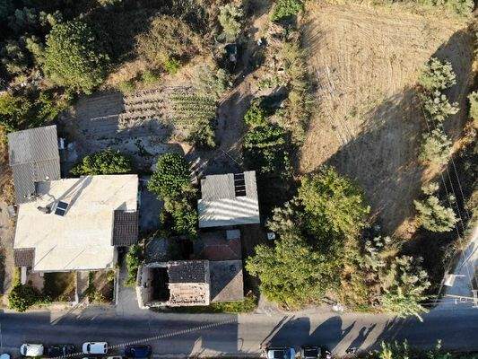 Kreta, Agii Pantes: Schönes Dorfgrundstück mit Bergblick zu verkaufen