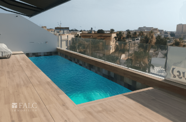 Pool neu grün chatgpt mit Wasser