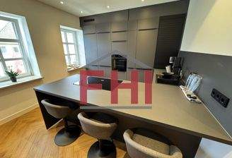 moderne offene Einbauküche