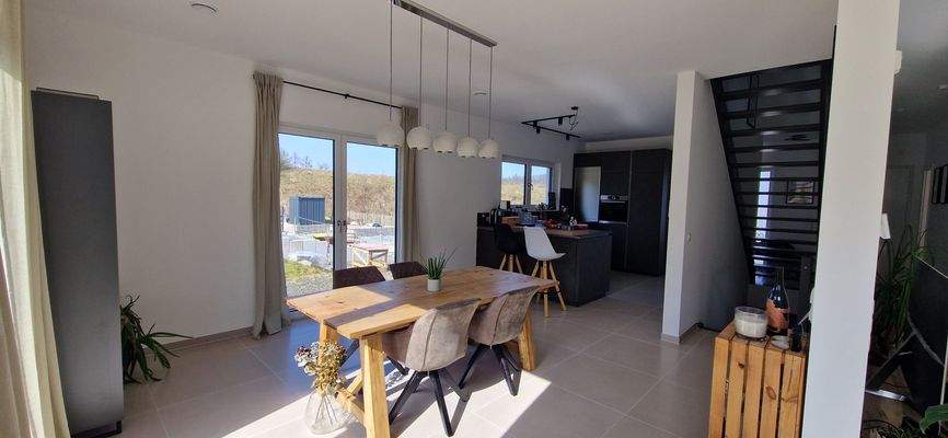 Essbereich mit offener Küche