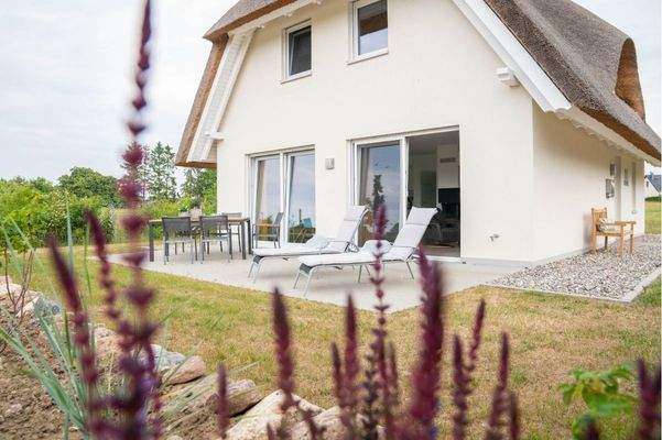 Terrasse mit Blick auf die umliegenden Wiesen