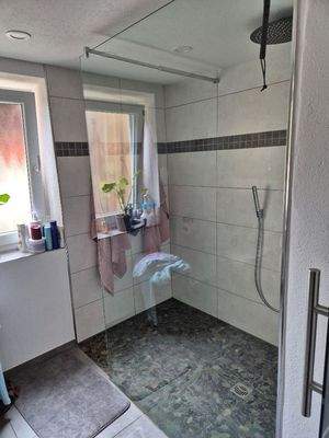 Duschbad mit WC, Teilansicht