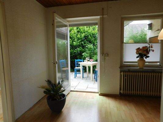 mit praktischem Ausgang..