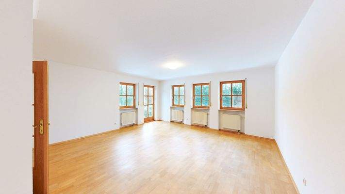 Wohnzimmer mit Zugang in den Garten EG