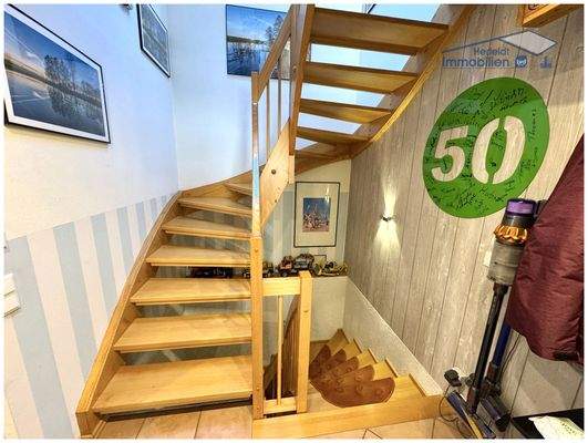 Schöne Vollholztreppe