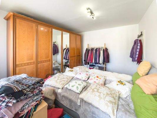 Das Schlafzimmer vom geschlossenen Balkon